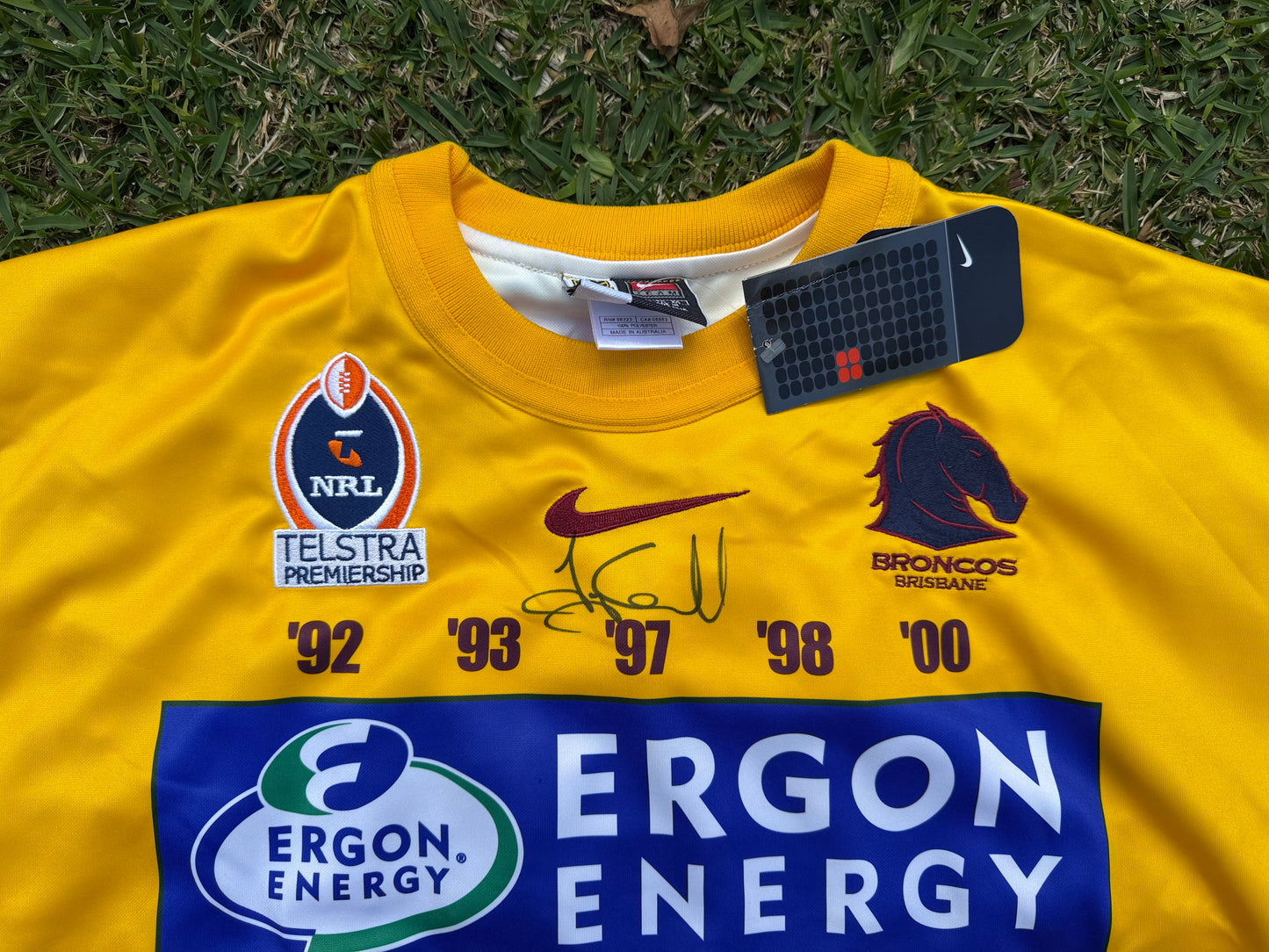 2003 Brisbane Broncos Heritage Player Cut Tonie Carroll signed (2XL)