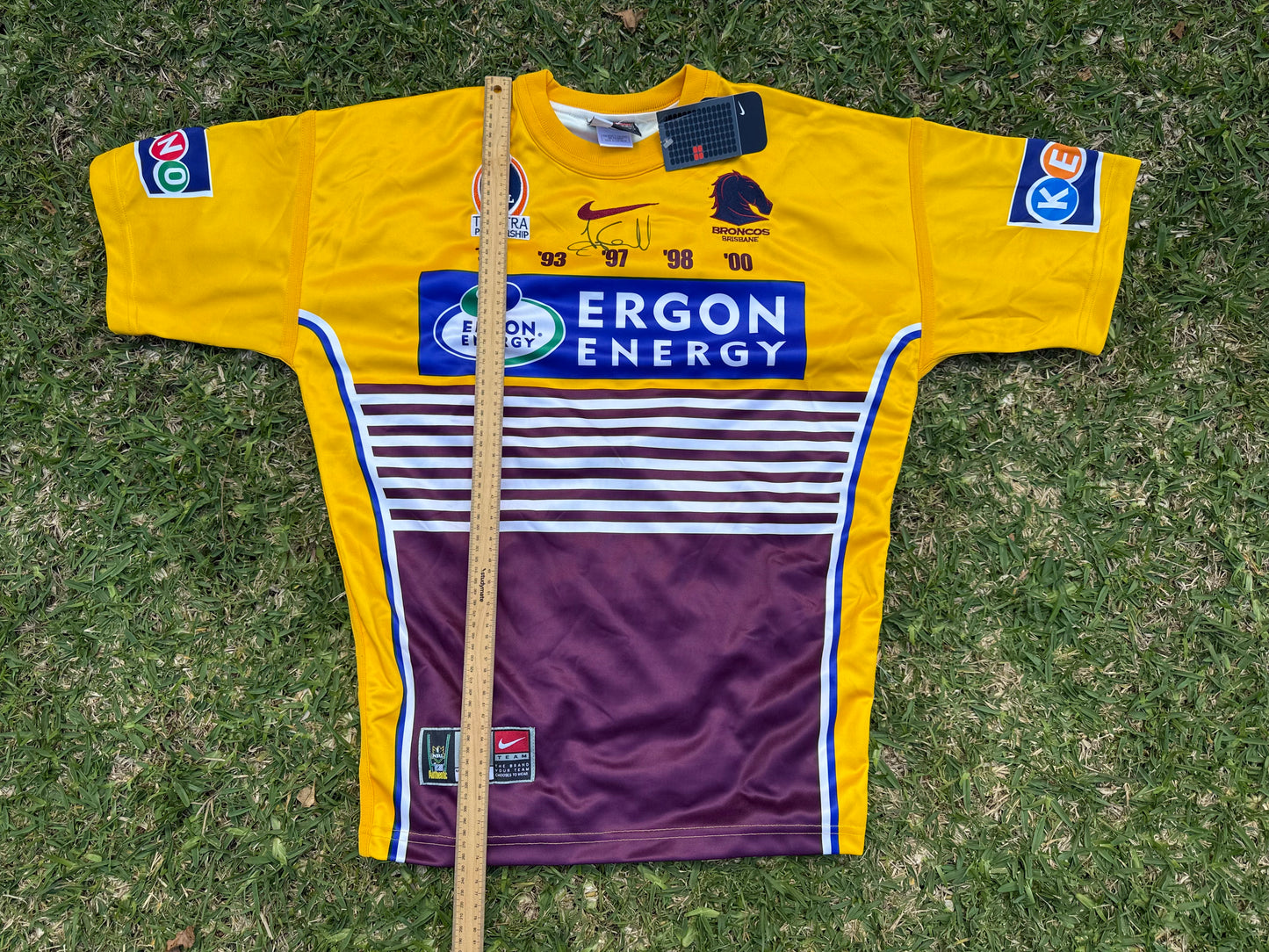 2003 Brisbane Broncos Heritage Player Cut Tonie Carroll signed (2XL)