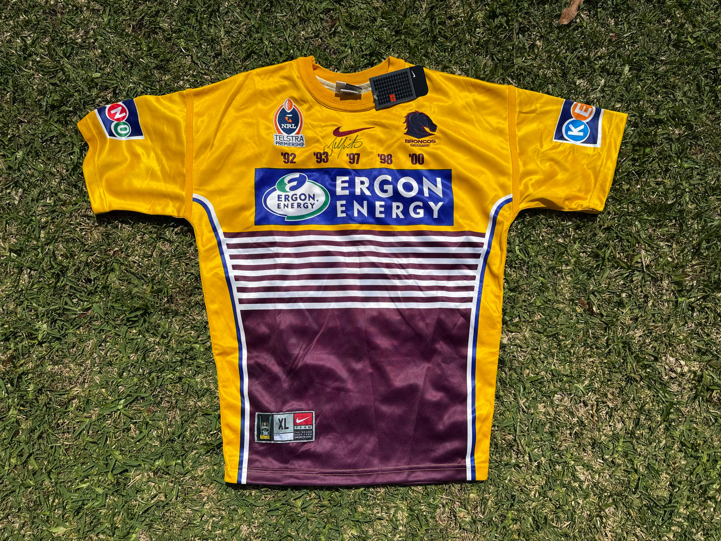 2003 Brisbane Broncos Heritage Player Cut Scott Minto signed (2XL)