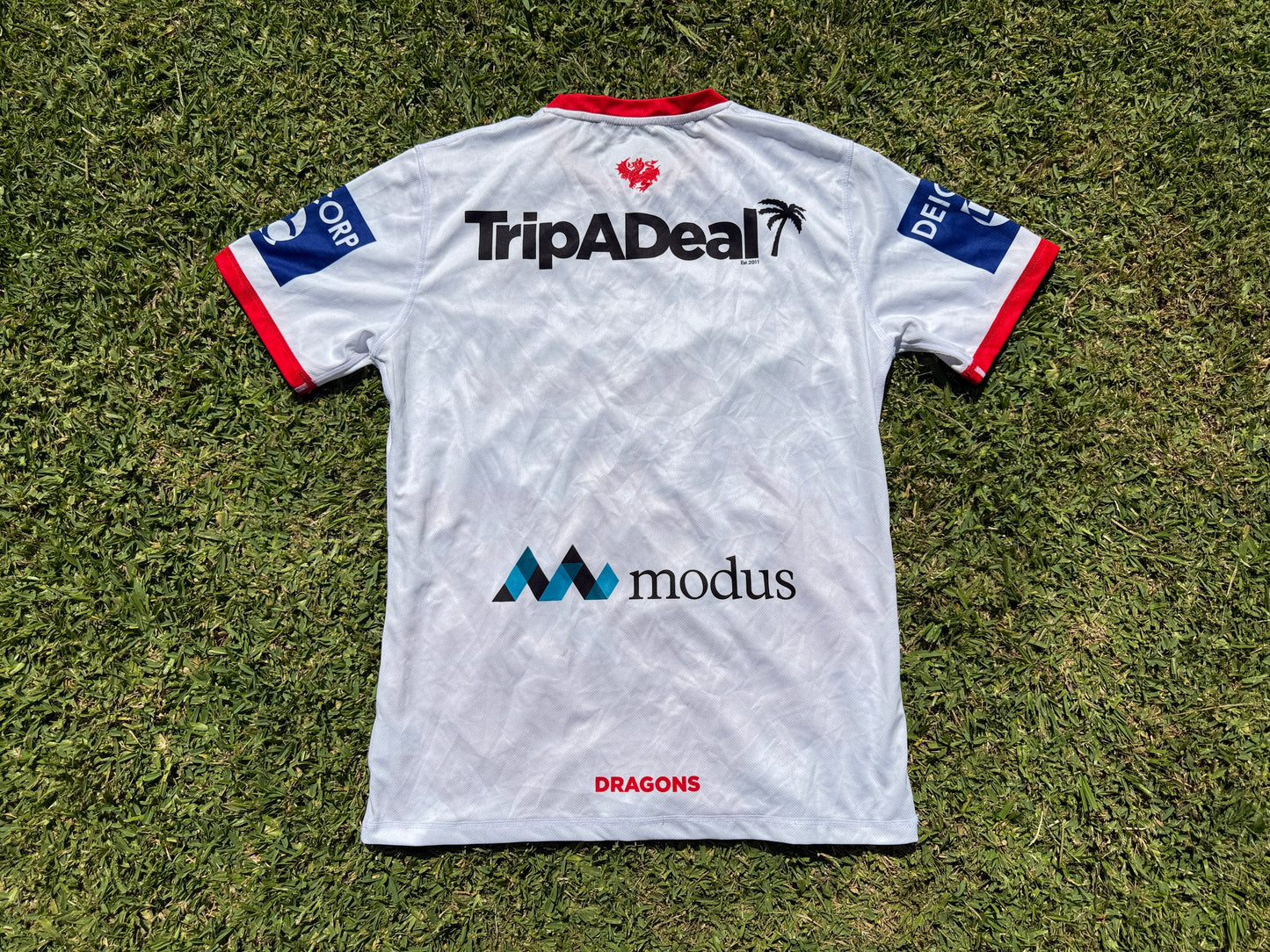 2022 St George Illawarra Dragons Run Out Tee (XL)