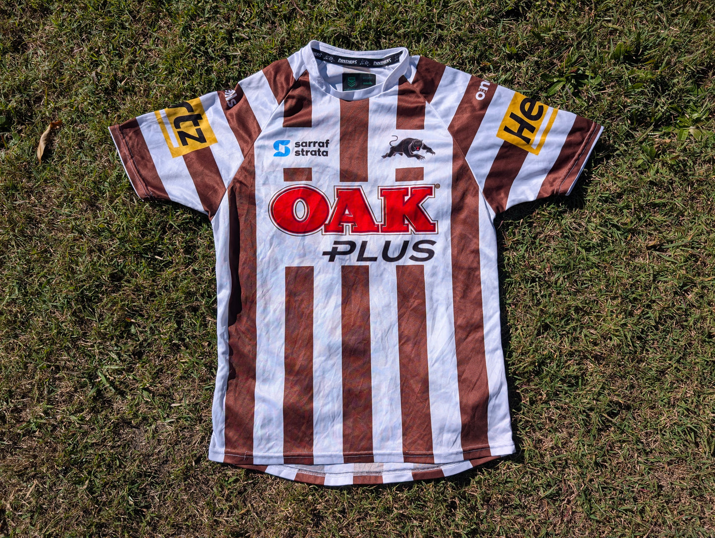 2021 Penrith Panthers Warm Up tee (M)
