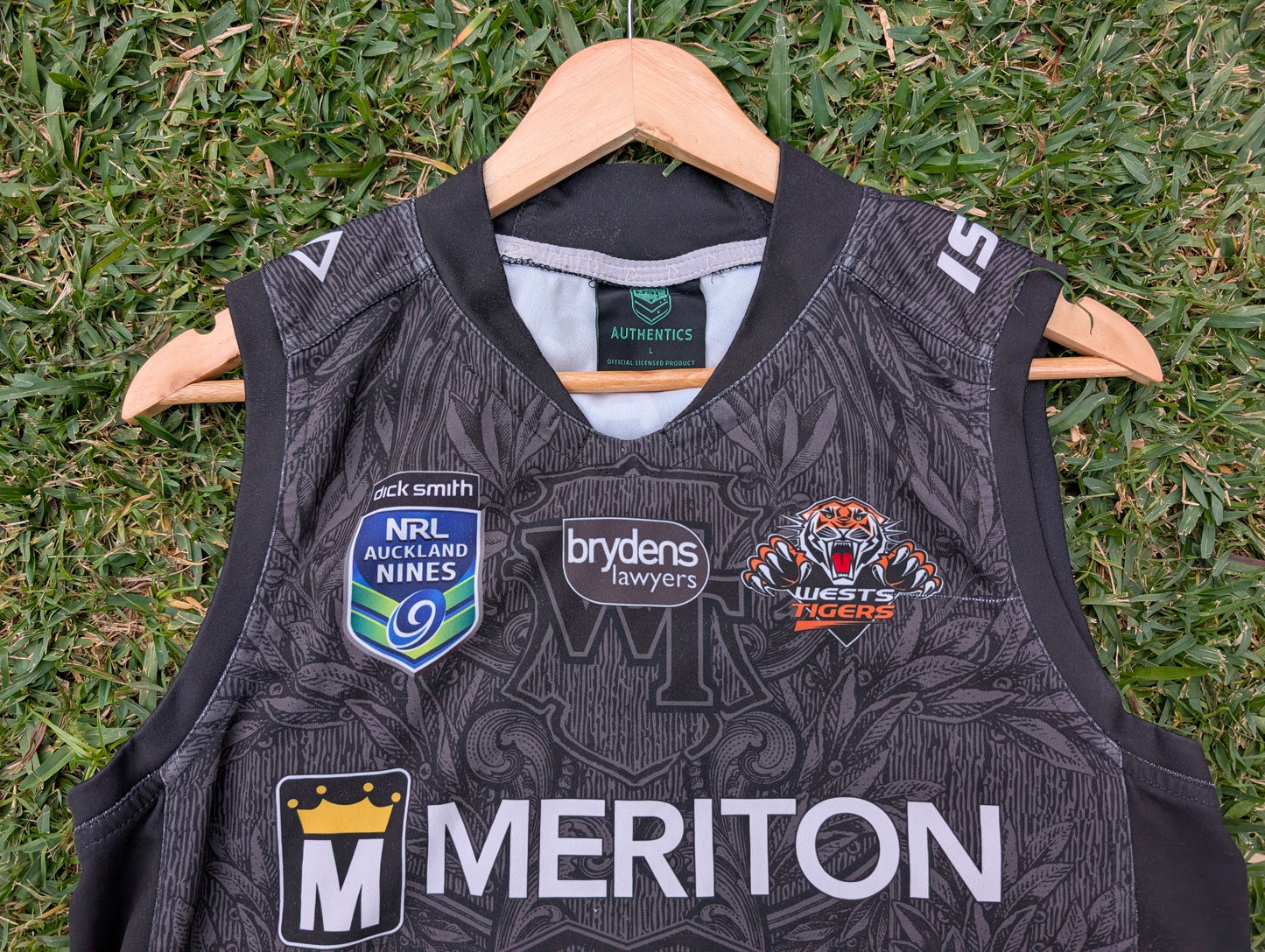2015 Wests Tigers Auckland 9s Jersey (S)