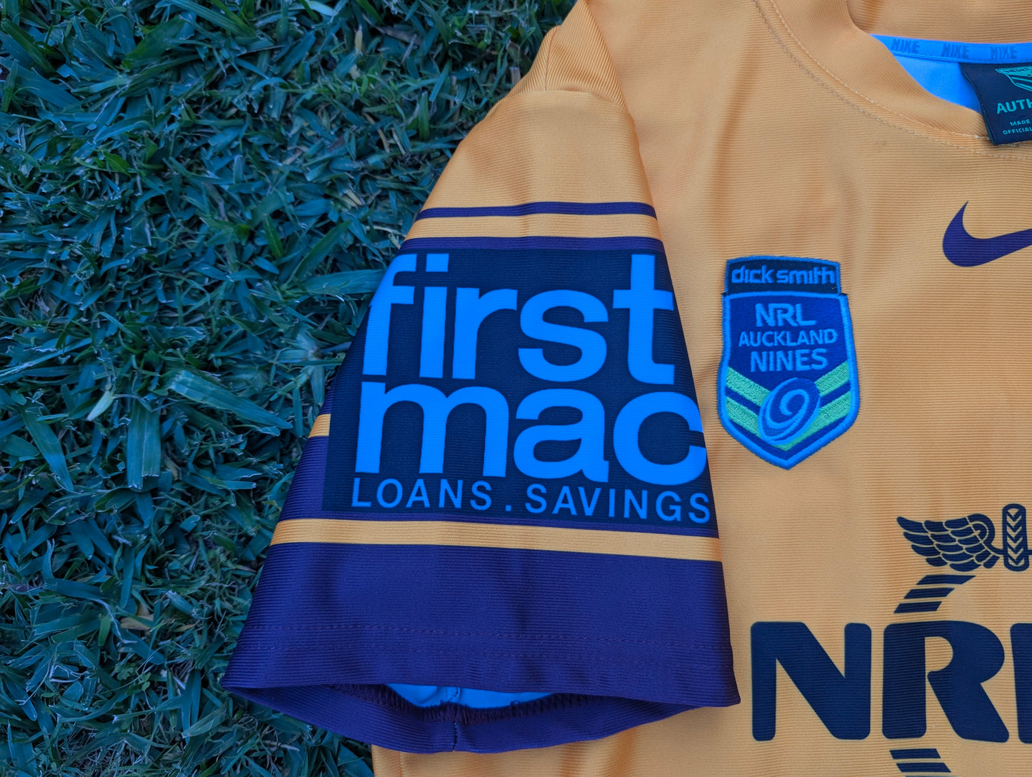2014 Brisbane Broncos Auckland 9's Jersey ( L)