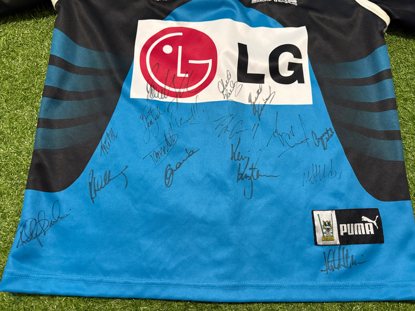 2004 Cronulla Sharks Home Jersey signed (XL)