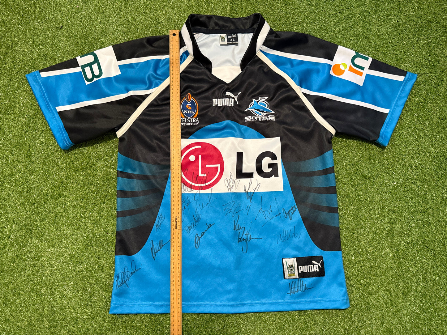 2004 Cronulla Sharks Home Jersey signed (XL)