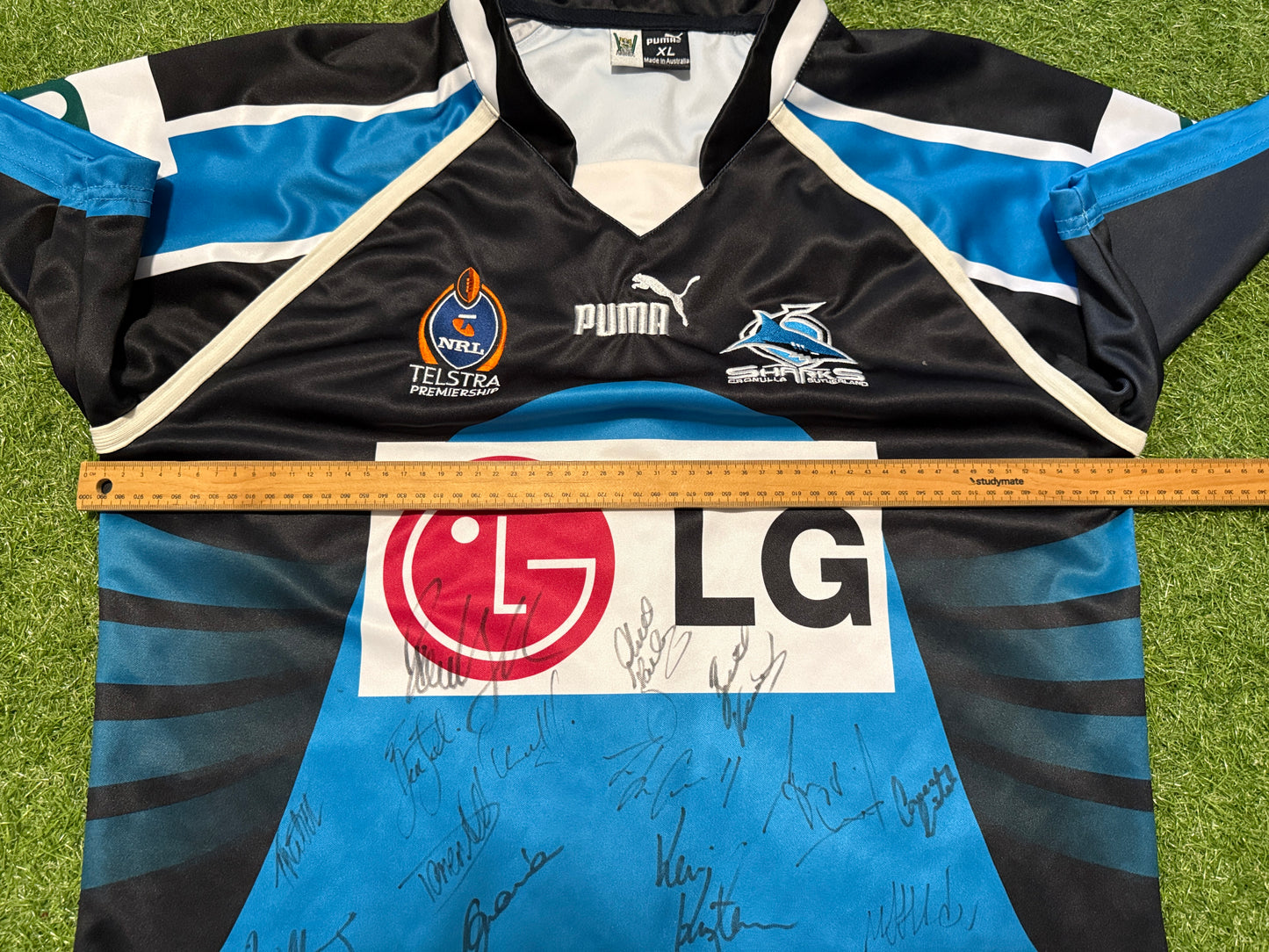 2004 Cronulla Sharks Home Jersey signed (XL)