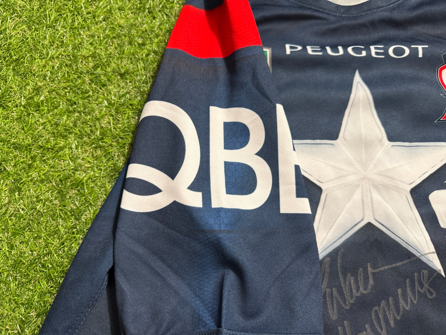 2015 Sydney Roosters JWH signed Captain America Marvel Jersey (L)
