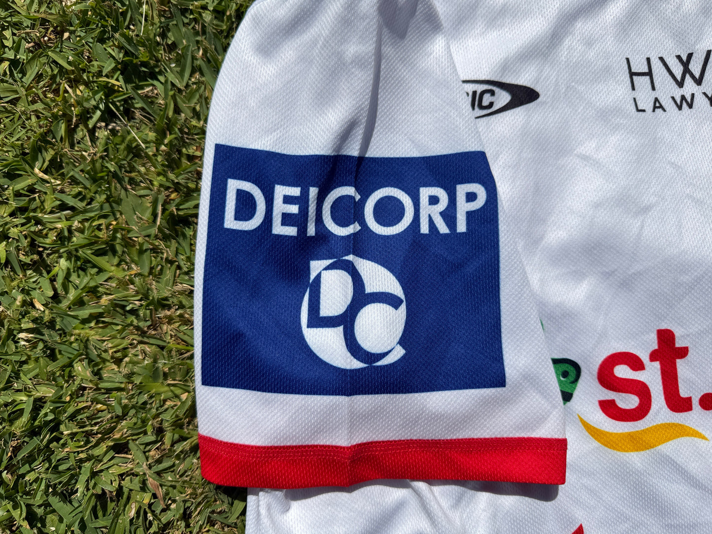 2022 St George Illawarra Dragons Run Out Tee (XL)