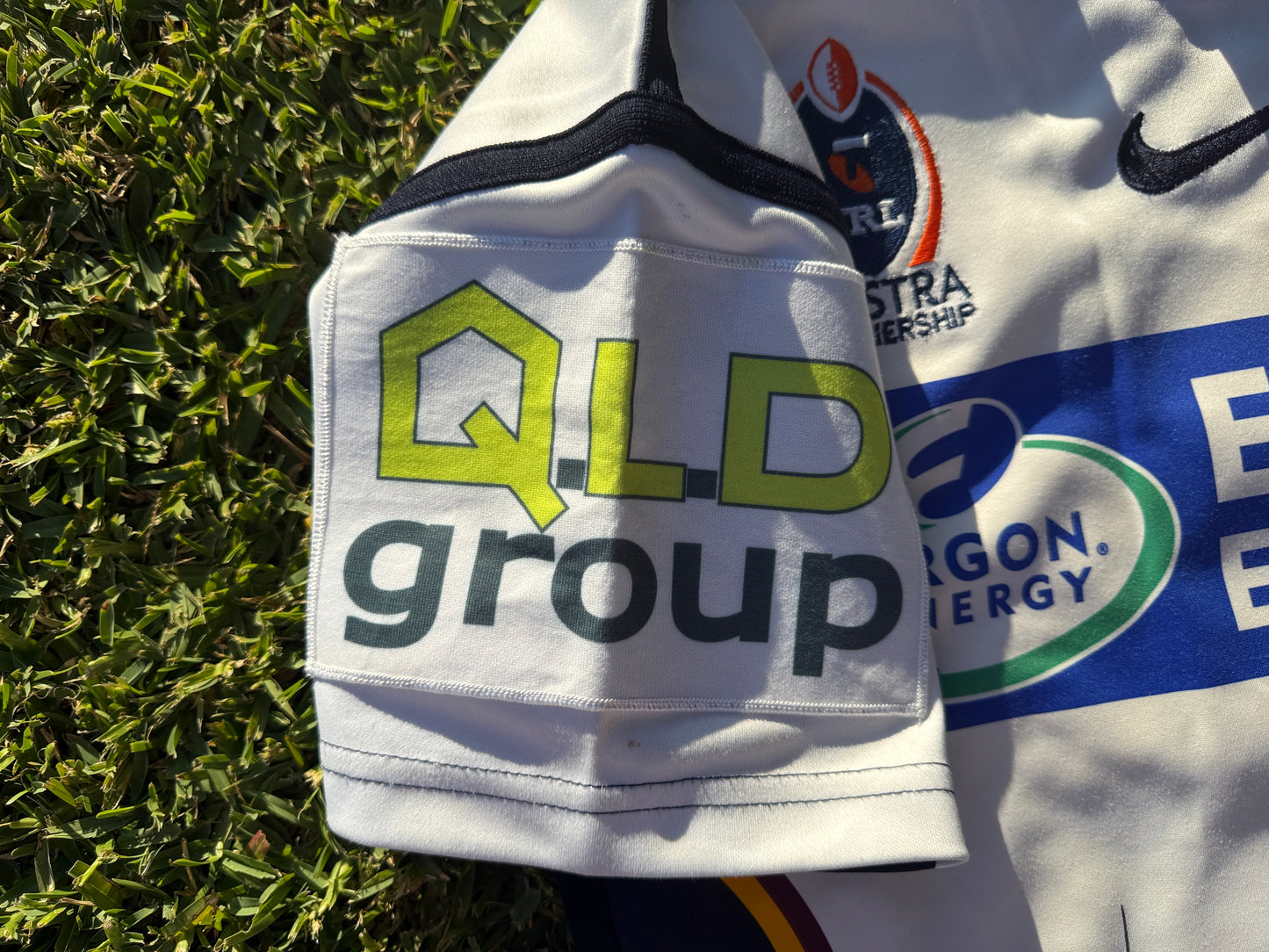 2005 Brisbane Broncos Player Issue Karmichael Hunt Signed (S)