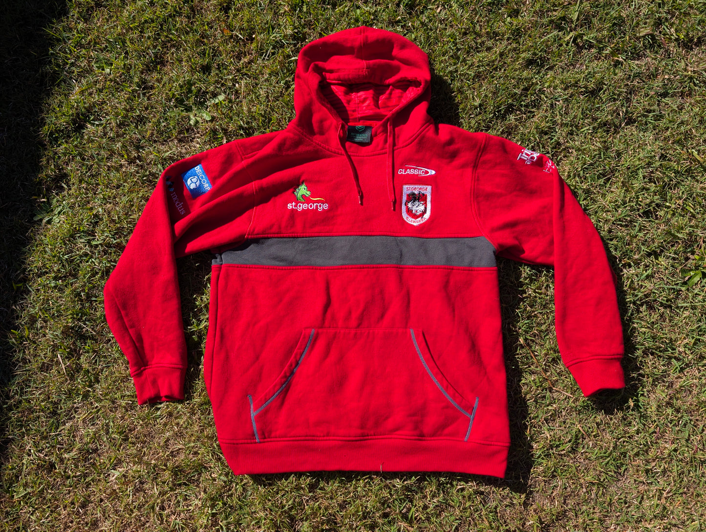 2022 St George Illawarra Team Hoodie (L)