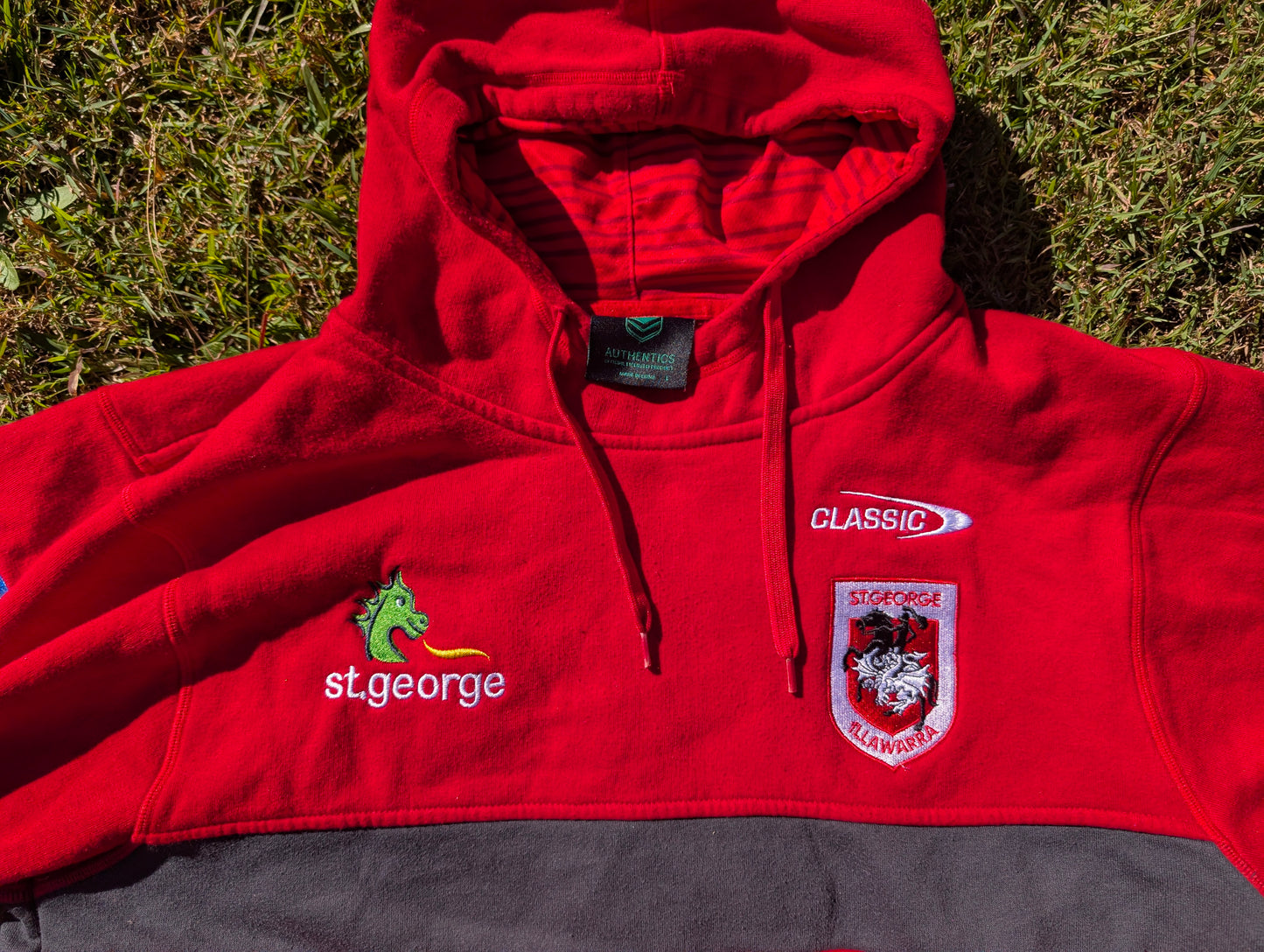 2022 St George Illawarra Team Hoodie (L)